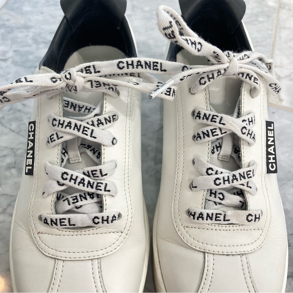 CHANEL Weekend Logo CC White Black Lagerfeld Leather Sneakers - Picture 3 of 14